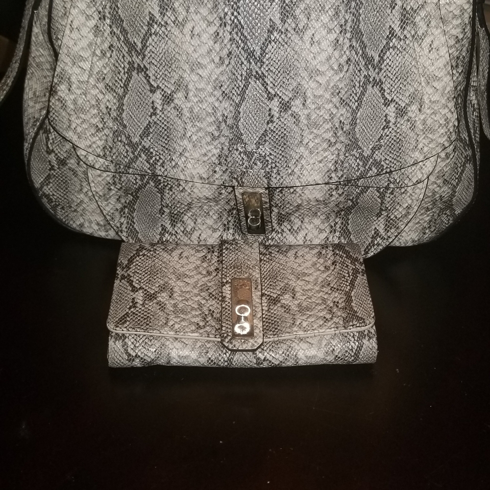 Crossbody handbag with matching wallet!